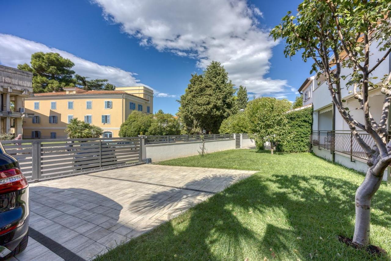Apartments Claudio Porec Exterior photo