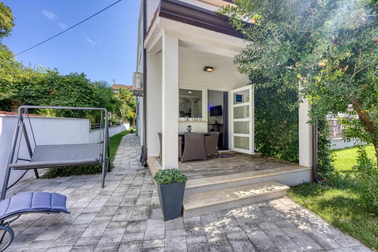 Apartments Claudio Porec Exterior photo