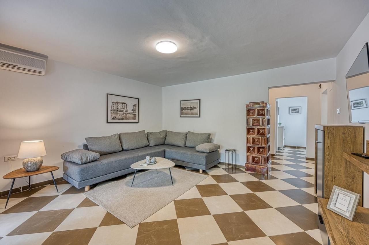 Apartments Claudio Porec Exterior photo