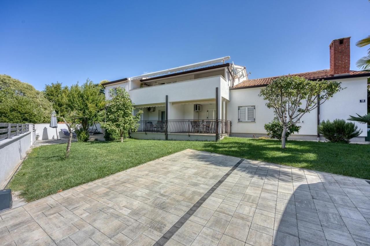 Apartments Claudio Porec Exterior photo