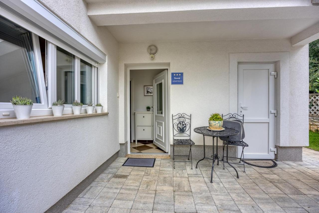 Apartments Claudio Porec Exterior photo