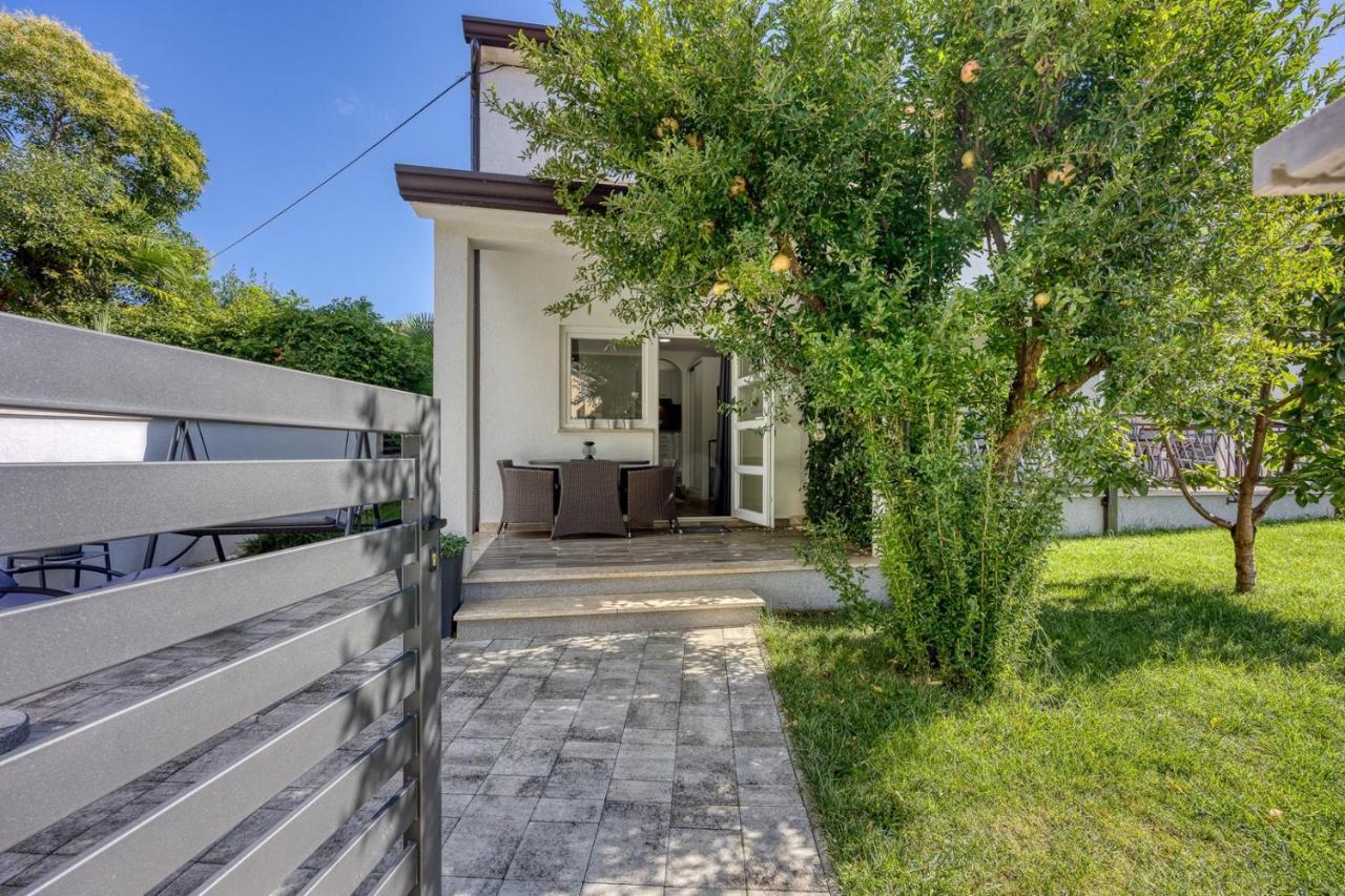 Apartments Claudio Porec Exterior photo