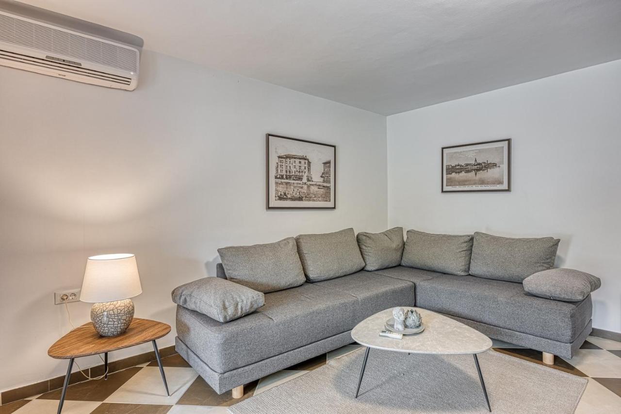 Apartments Claudio Porec Exterior photo